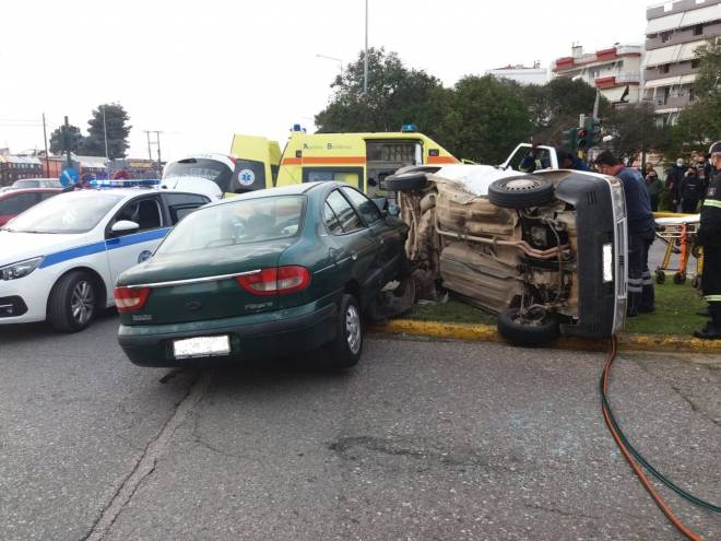 Δυτ. Ελλάδα: Σφοδρή σύγκρουση αυτοκινήτου με αγροτικό στο Αγρίνιο– Ένας τραυματίας στο νοσοκομείο (photos)