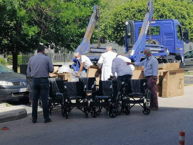 Νοσοκομείο "Αγ. Ανδρέας": Εργαζόμενος που συγκέντρωσε καπάκια εξασφάλισε 15 καρέκλες μεταφοράς ασθενών
