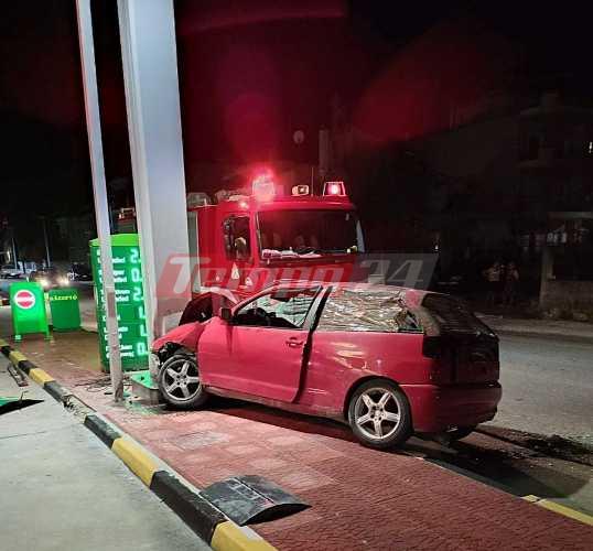 Δυτ. Ελλάδα: ΙΧ καρφώθηκε σε κολόνα βενζινάδικου - Δύο τραυματίες (ΦΩΤΟ)