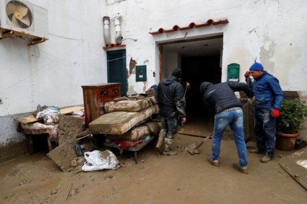 Ιταλία: Φονική κακοκαιρία – Νεκροί και αγνοούμενοι – Θάφτηκαν στις λάσπες ολόκληρες περιοχές