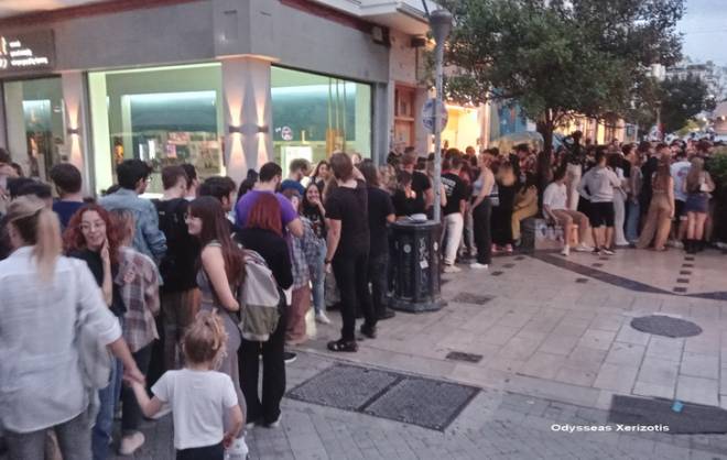 ΠΑΤΡΑ - ΑΠΙΣΤΕΥΤΟ: Ουρές εκατοντάδων σε μαγαζί για ένα πιάτο μακαρόνια!