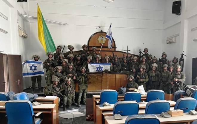 Ο στρατός του Ισραήλ μπήκε στο κοινοβούλιο της Γάζας! Η φωτογραφία που δίνει νέα διάσταση στον πόλεμο με τη Χαμάς