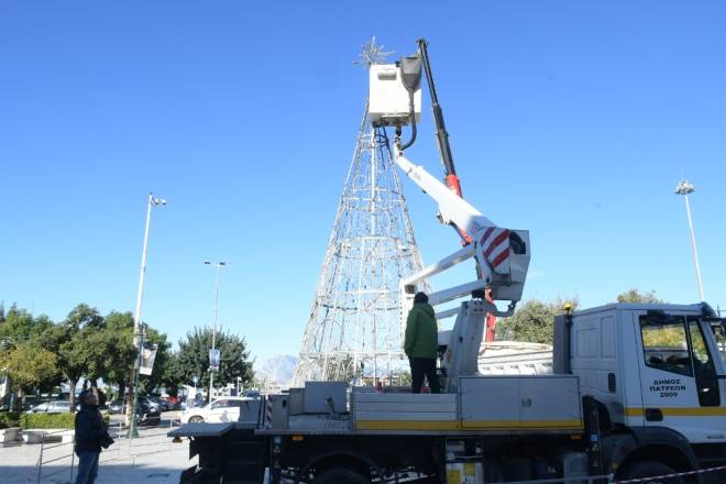 ΠΑΤΡΑ: Ανάβει την Τρίτη το απόγευμα ο Χριστουγεννιάτικος διάκοσμος