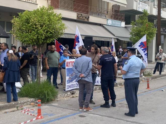 Καλαμάτα: Μεγάλη ένταση έξω απο τα δικαστήρια στη δίκη για το ναυάγιο της Πύλου - Δύο τραυματίες - ΒΙΝΤΕΟ