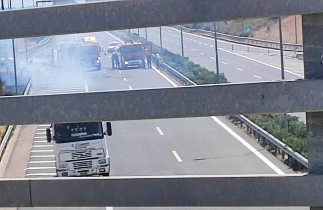Φωτιά σε φορτηγό στην Αιτωλοακαρνανία, έκλεισε ρεύμα στην Ιόνια Οδό (ΦΩΤΟ - ΒΙΝΤΕΟ)