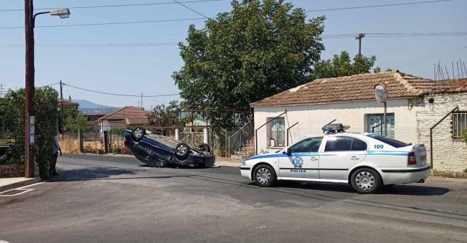 ΝΕΟ ΤΡΟΧΑΙΟ- ΙΧ έφερε τούμπα και έμεινε στη μέση του δρόμου! (ΦΩΤΟ)