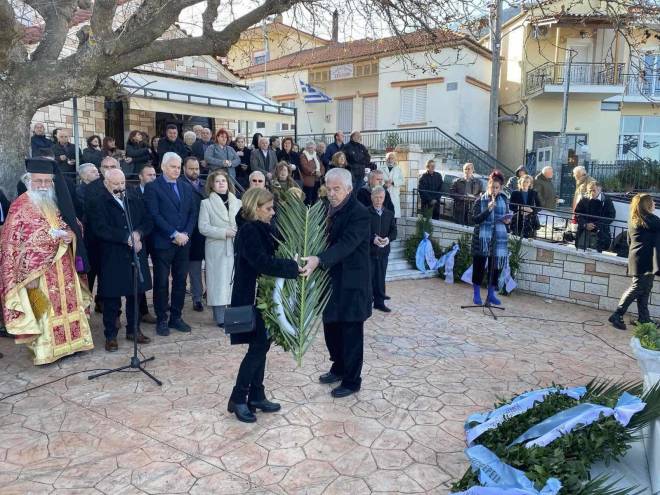 ΠΑΣΟΚ Αχαΐας: Στεφάνι από την Κατερίνα Σολωμού για τους ήρωες των Σελλών