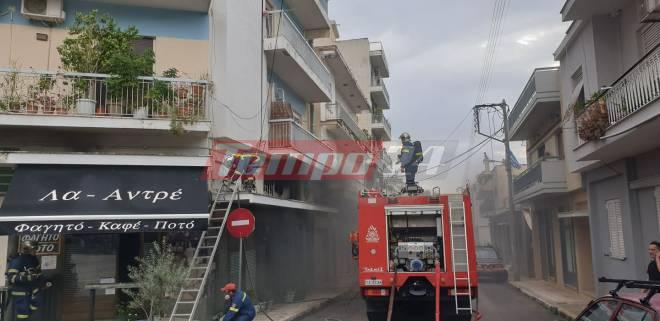 Πάτρα: Μεγάλη φωτιά σε κατάστημα, στην Αγίας Τριάδας και Ελλησπόντου - Αναγκάστηκαν να σπάσουν τζάμια οι Πυροσβέστες για να ρίξουν νερό