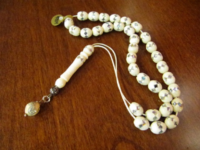 Πάτρα: Μπήκε σε δημόσια υπηρεσία και άρπαξε κινητό και... κομπολόι!