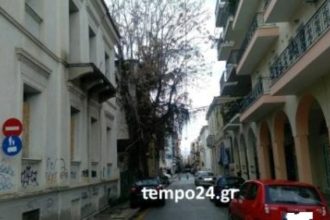 Πάτρα: Στο ίδιο έργο θεατές - Δεν φτάνει που παρκάρουν στους πεζόδρομους - "Καβαλάνε" και τα πεζοδρόμια! ΦΩΤΟΓΡΑΦΙΕΣ