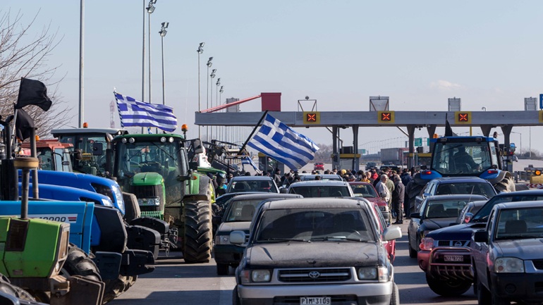 Σε επ’ αόριστον κλείσιμο του τελωνείου των Κήπων προχωρούν οι αγρότες