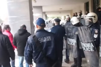 Αυγά, χημικά και ξύλο στη συγκέντρωση των αγροτών στην Κομοτηνή - ΒΙΝΤΕΟ