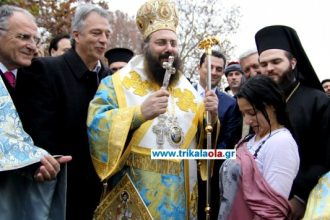 Γυναίκα έπιασε τον Σταυρό για πρώτη φορά στα Τρίκαλα