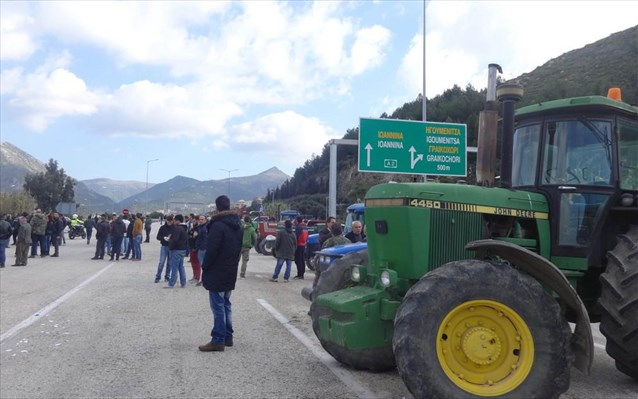 Άρτα: Νέοι αποκλεισμοί δρόμων από τους αγρότες