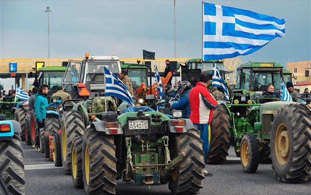Ισθμός: Αποκλεισμός των διοδίων από αγρότες