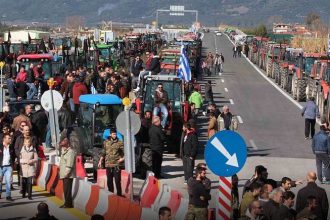 Αιτωλοακαρνανία: Με τις ευλογίες της Μητρόπολης τα μπλόκα των αγροτών - Επ' αόριστον αποκλεισμός στο Ευηνοχώρι -