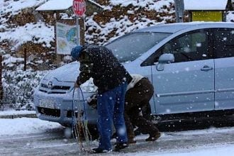 Δείτε που χρειάζονται αντιολισθητικές αλυσίδες σε Αχαΐα και Αιτωλοακαρνανία - Ποια σημεία είναι κλειστά λόγω χιονιού;