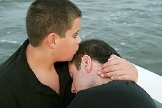 Ο Τζον Τραβόλτα μας συγκινεί