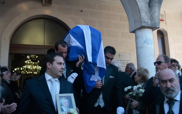 Σε κλίμα οδύνης το τελευταίο αντίο στην Άννα Συνοδινού - ΦΩΤΟΓΡΑΦΙΕΣ