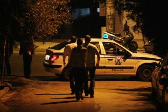 Πάτρα: Επιθέσεις σε ηλικιωμένους, ληστείες και κλοπές - Οι αστυνομικοί πέρασαν... χειροπέδες σε δύο ανήλικα μέλη σπείρας