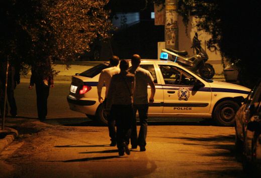 Πάτρα: Επιθέσεις σε ηλικιωμένους, ληστείες και κλοπές - Οι αστυνομικοί πέρασαν... χειροπέδες σε δύο ανήλικα μέλη σπείρας