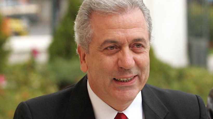 Μήνυμα Αβραμόπουλου στα κράτη-μέλη που διαφοροποιούνται από τη θέση της Κομισιόν στο μεταναστευτικό