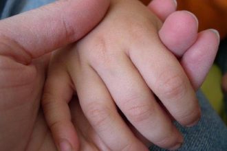 Αχαΐα: Εκστρατεία για να σωθεί ο μικρός Ευάγγελος που πάσχει από σοβαρή ασθένεια - Χρήζει άμεσης χειρουργικής επέμβασης