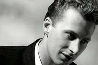 Σε κώμα βρίσκεται ο τραγουδιστής του «Wonderful Life»