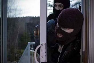 Ηλεία: Άρπαξαν από ηλεκτρικές συσκευές μέχρι και ελαιόλαδο!