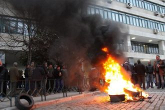 Παραμένει σε... ομηρία ο Βαγγέλης Αποστόλου από τους αγρότες! - ΔΕΙΤΕ ΦΩΤΟΓΡΑΦΙΕΣ