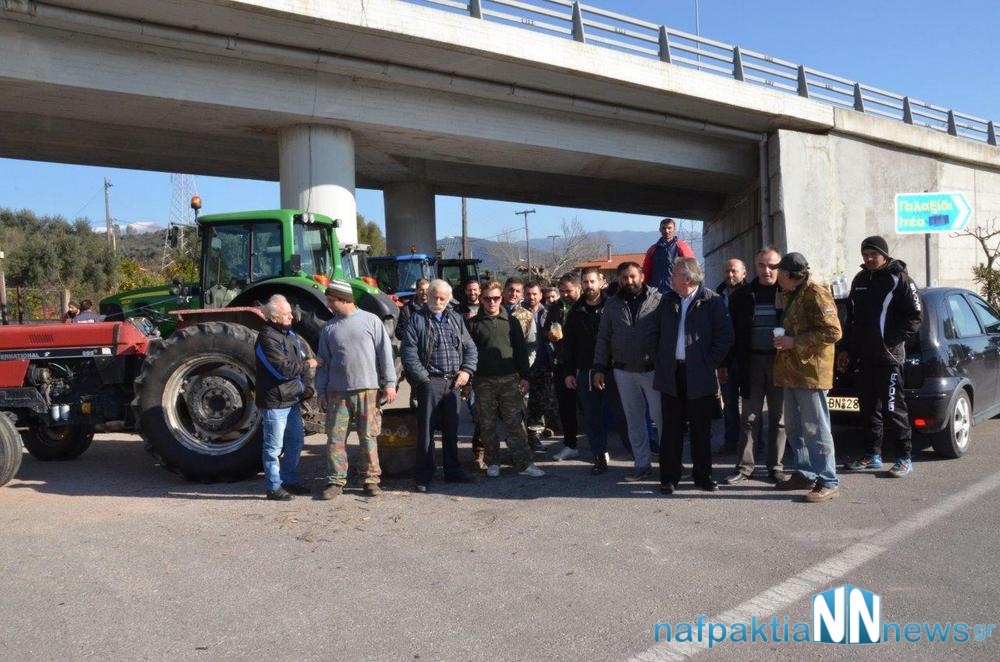 Μπλόκο από τους αγρότες στον κόμβο της περιμετρικής της Ναυπάκτου - ΔΕΙΤΕ ΦΩΤΟΓΡΑΦΙΕΣ