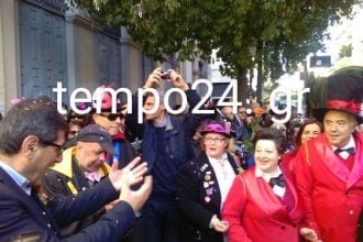 Πάτρα: Μήνυμα ειρήνης και ελπίδας το Πατρινό Καρναβάλι - Ο Κώστας Πελετίδης παρέλαβε το Καρναβαλικό λάβαρο - ΔΕΙΤΕ ΦΩΤΟΓΡΑΦΙΕΣ