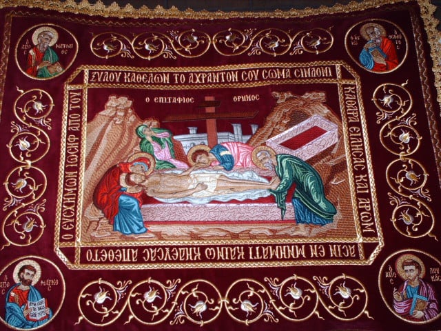 Απίστευτο: Ιερόσυλοι έκλεψαν επιτάφιο από εκκλησία!