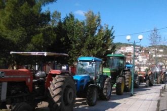 Αιτωλοακαρνανία: Παρατεταγμένα τα τρακτέρ στο Αγγελόκαστρο! - ΔΕΙΤΕ ΦΩΤΟΓΡΑΦΙΕΣ