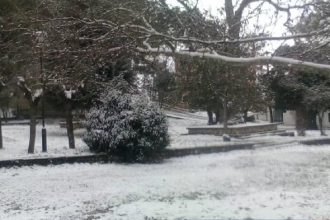 Αχαΐα: Στα "λευκά" ντύθηκαν τα Καλαβρυτοχώρια - Χιονίζει και μέσα στην πόλη - ΔΕΙΤΕ ΦΩΤΟΓΡΑΦΙΕΣ