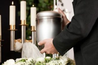 Πάτρα: Αντιδράσεις για το αποτεφρωτήριο νεκρών - Παράσταση διαμαρτυρίας στου Λαδόπουλου