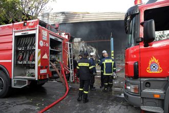 Αχαΐα: Συναγερμός για πυρκαγιά σε αγροτική αποθήκη στην Χαλανδρίτσα