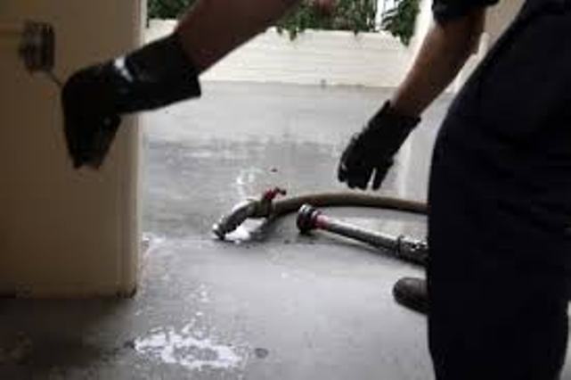Ηλεία: "Τράβηξαν" μισό τόνο πετρέλαιο από μπετονιέρες!
