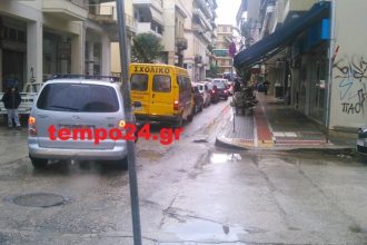 Πάτρα: Η βροχή έφερε ... δυσοσμία! Πιάνουν τη μύτη τους στο κέντρο της πόλης όσοι περνούν δίπλα από φρεάτια!