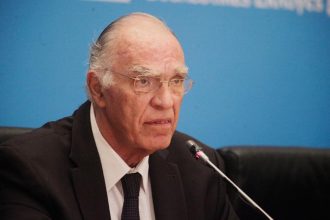 Έρχεται στην Πάτρα ο Βασίλης Λεβέντης για να σβήσει... τις φωτιές