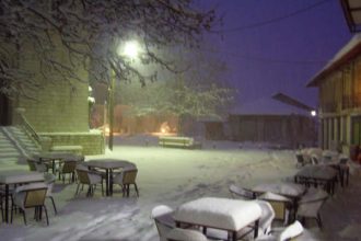 Αποκλεισμένη η Ορεινή Ναυπακτία, σφοδρή χιονόπτωση όλη τη νύχτα