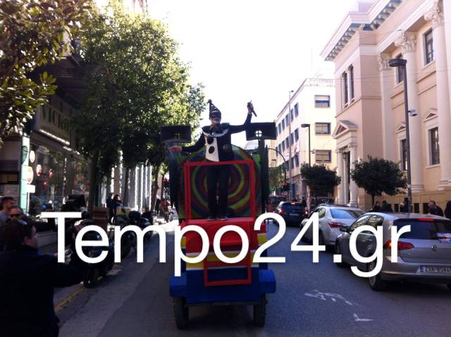 Πάτρα: Στους δρόμους και σήμερα ο τελάλης για το Πατρινό Καρναβάλι