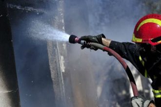 Πάτρα - ΤΩΡΑ: Πυρκαγιά σε σπίτι στις Εργατικές Κατοικίες - Πληροφορίες για εγκλωβισμένο παιδάκι