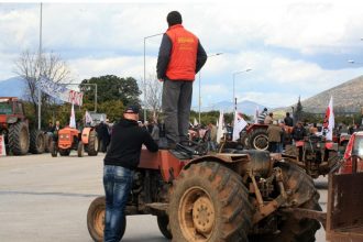 "Έμφραγμα" από τα μπλόκα των αγροτών στις 12 το μεσημέρι