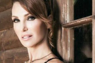 Η Βίκυ Χατζηβασιλείου φωτογραφίζεται με σέξι εσώρουχα