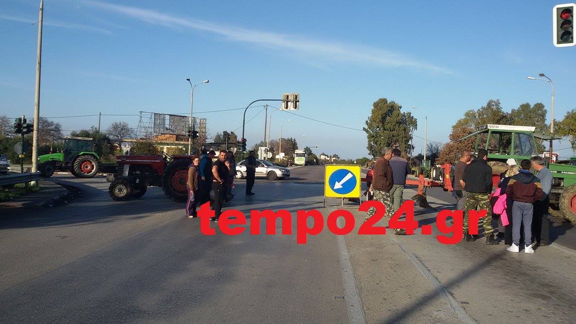 Συνεχίζουν οι αγρότες τους αποκλεισμούς των δρόμων παρά τις... απειλές - Έκλεισε η Κάτω Αχαΐα - Θα ανοίξει στις 10 το βράδυ