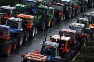 Εγκαταλείπουν το μπλόκο οι αγρότες στις Μικροθήβες
