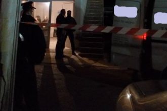 Ο καβγάς κατέληξε σε... οικογενειακή τραγωδία - Γιος μαχαίρωσε μέχρι θανάτου τη μάνα του - ΔΕΙΤΕ ΦΩΤΟΓΡΑΦΙΕΣ (ΝΕΟΤΕΡΑ)