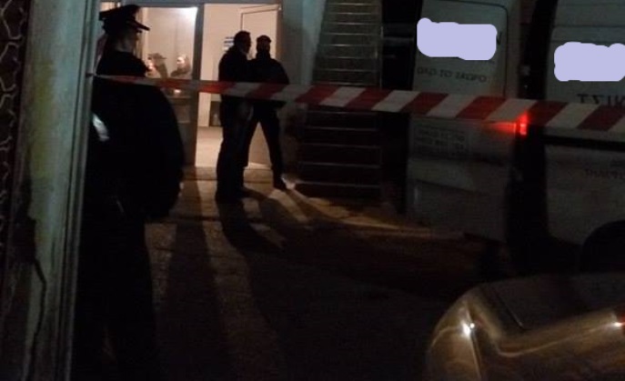 Ο καβγάς κατέληξε σε... οικογενειακή τραγωδία - Γιος μαχαίρωσε μέχρι θανάτου τη μάνα του - ΔΕΙΤΕ ΦΩΤΟΓΡΑΦΙΕΣ (ΝΕΟΤΕΡΑ)