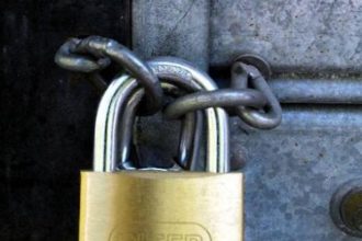Λουκέτο την Πέμπτη και στα εμπορικά καταστήματα